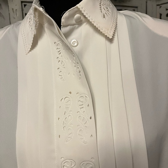 YVES St.CLAIR SIMPLY ELEGANT OFF WHITE SILKY BUTTON UP LONG SLEEVE TOP - Picture 2 of 9